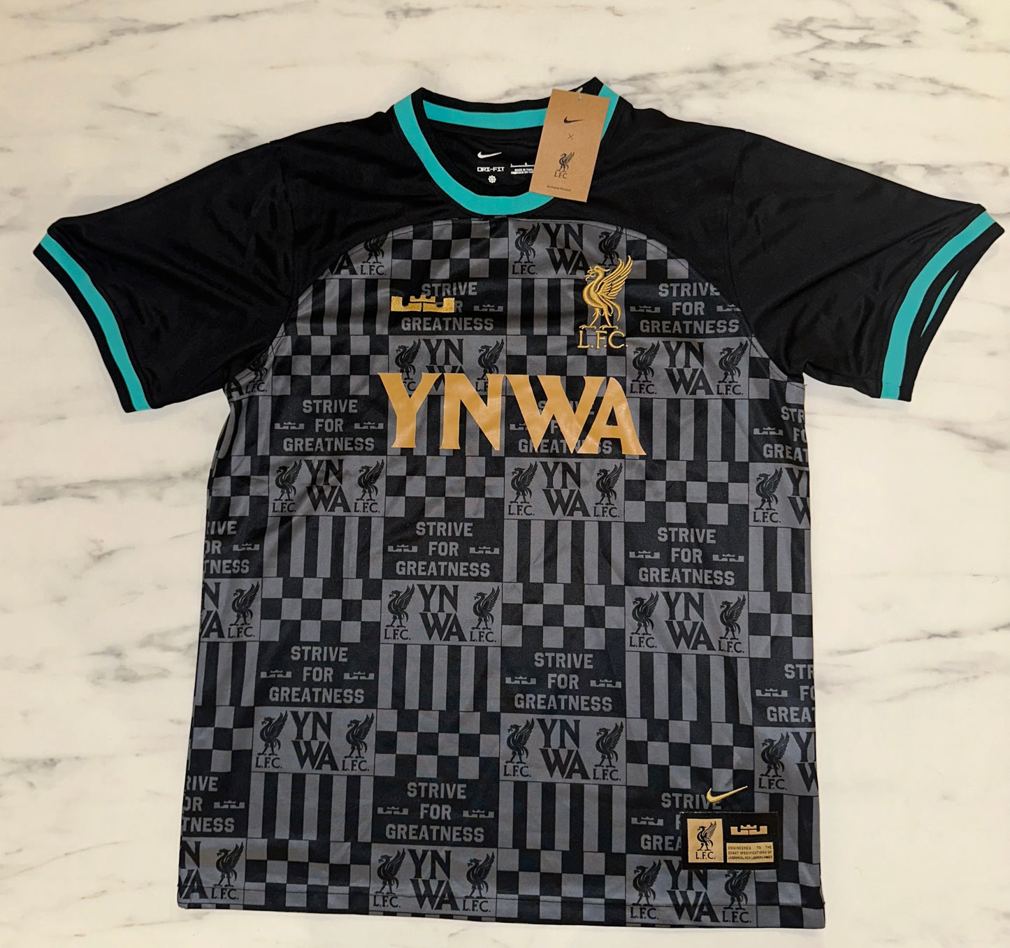 Liverpool x Lebron James Dres