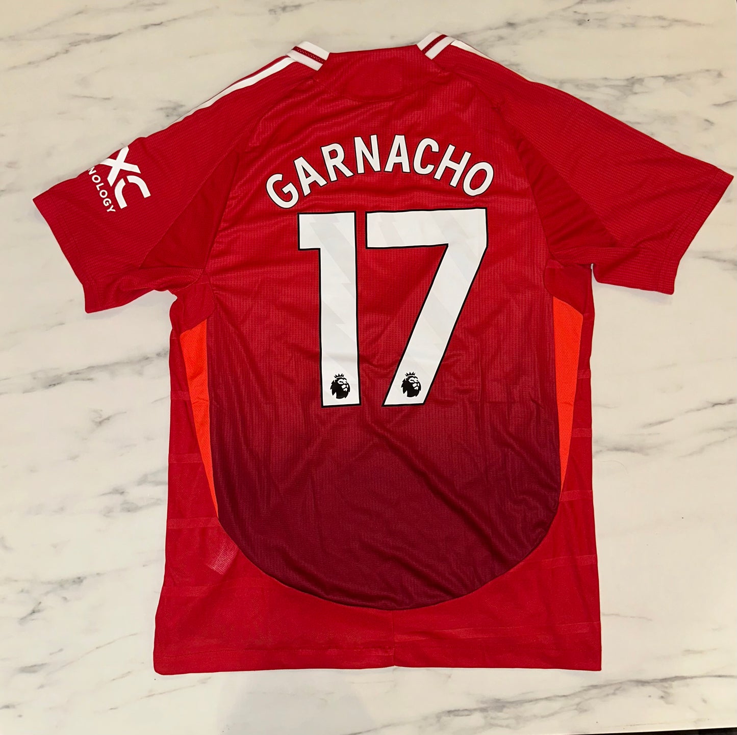 Manchester United, Sezona 2024/2025, Domaći Dres - GARNACHO 17