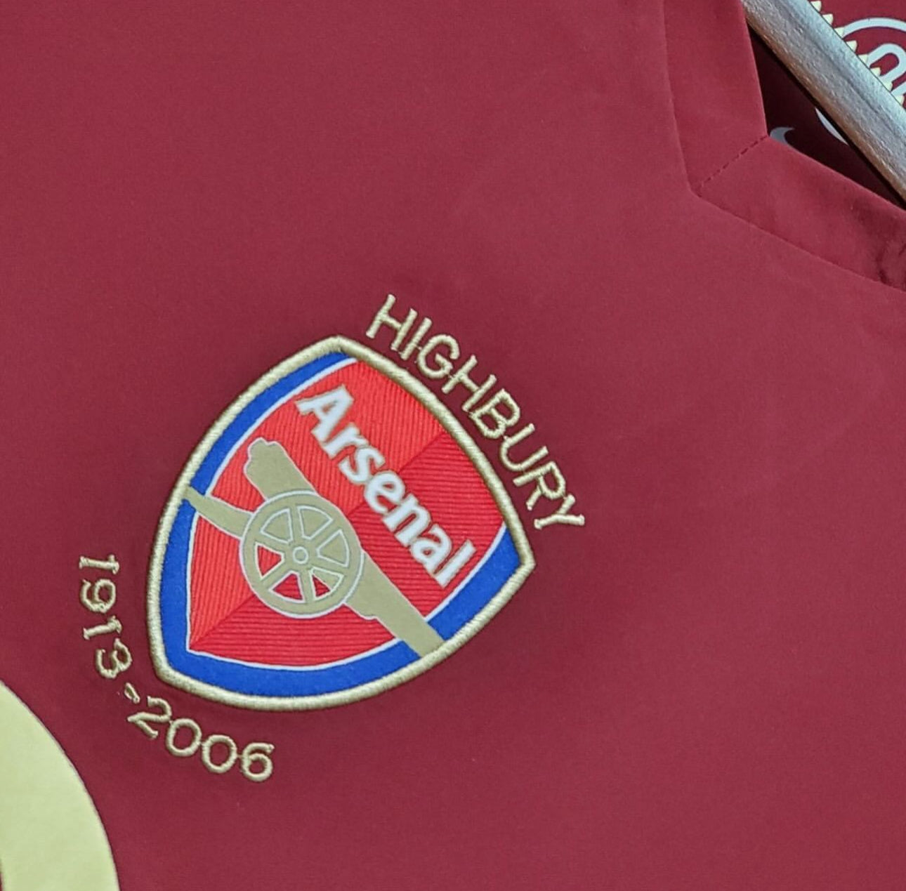 Arsenal, Sezona 2005/2006, Domaći Retro Dres.