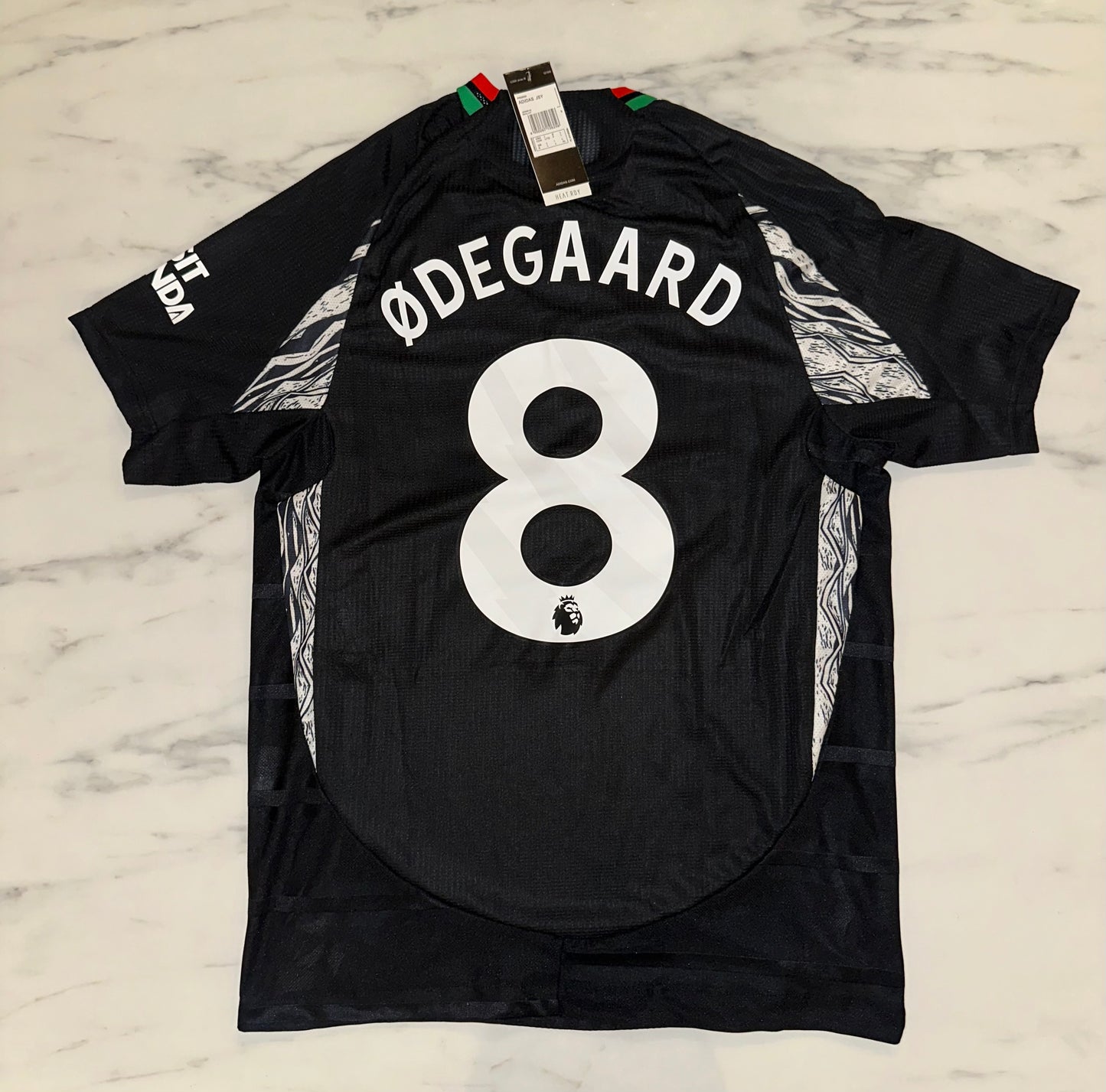 Arsenal, Sezona 2024/2025, Gostujući Dres - Ødegaard 8