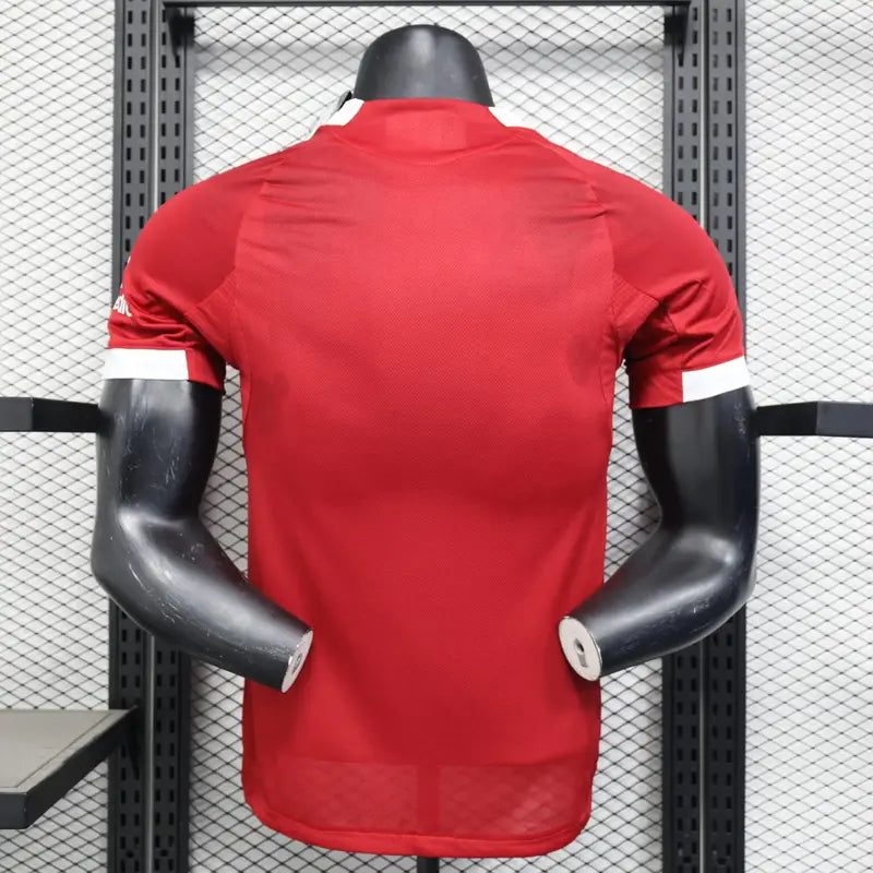 Liverpool, Sezona 2025/2026, Domaći Dres