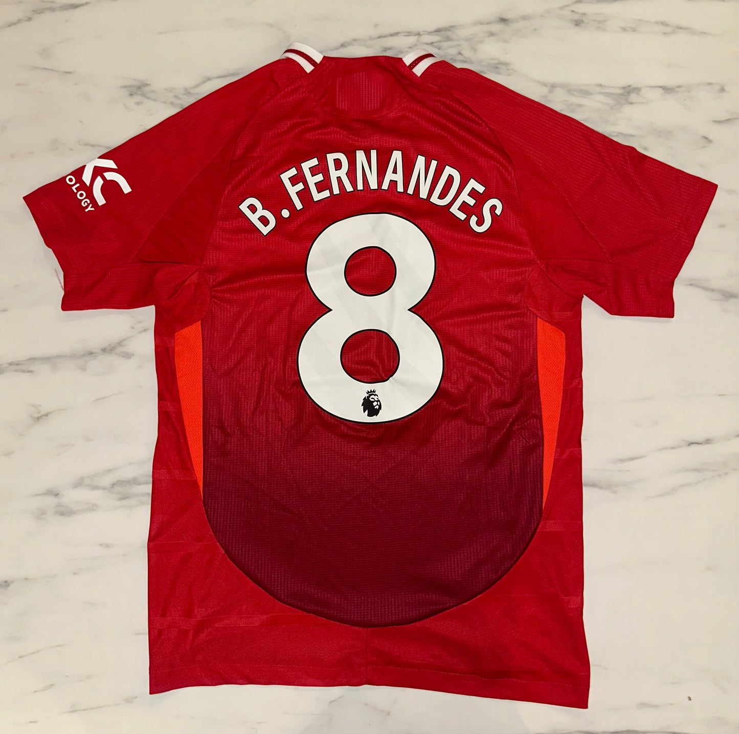 Manchester United, Sezona 2024/2025, Domaći Dres - Bruno 8