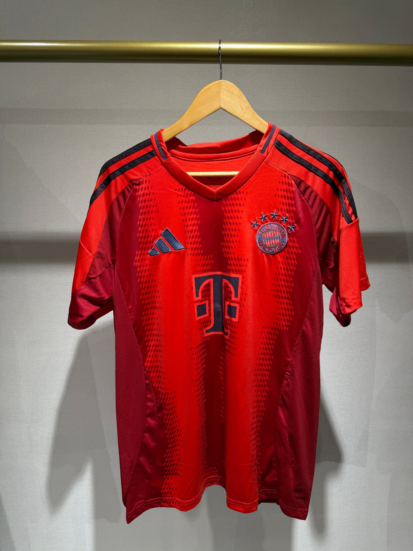 Bayern Münich, Sezona 2024/2025, Domaći Dres - Musiala 42