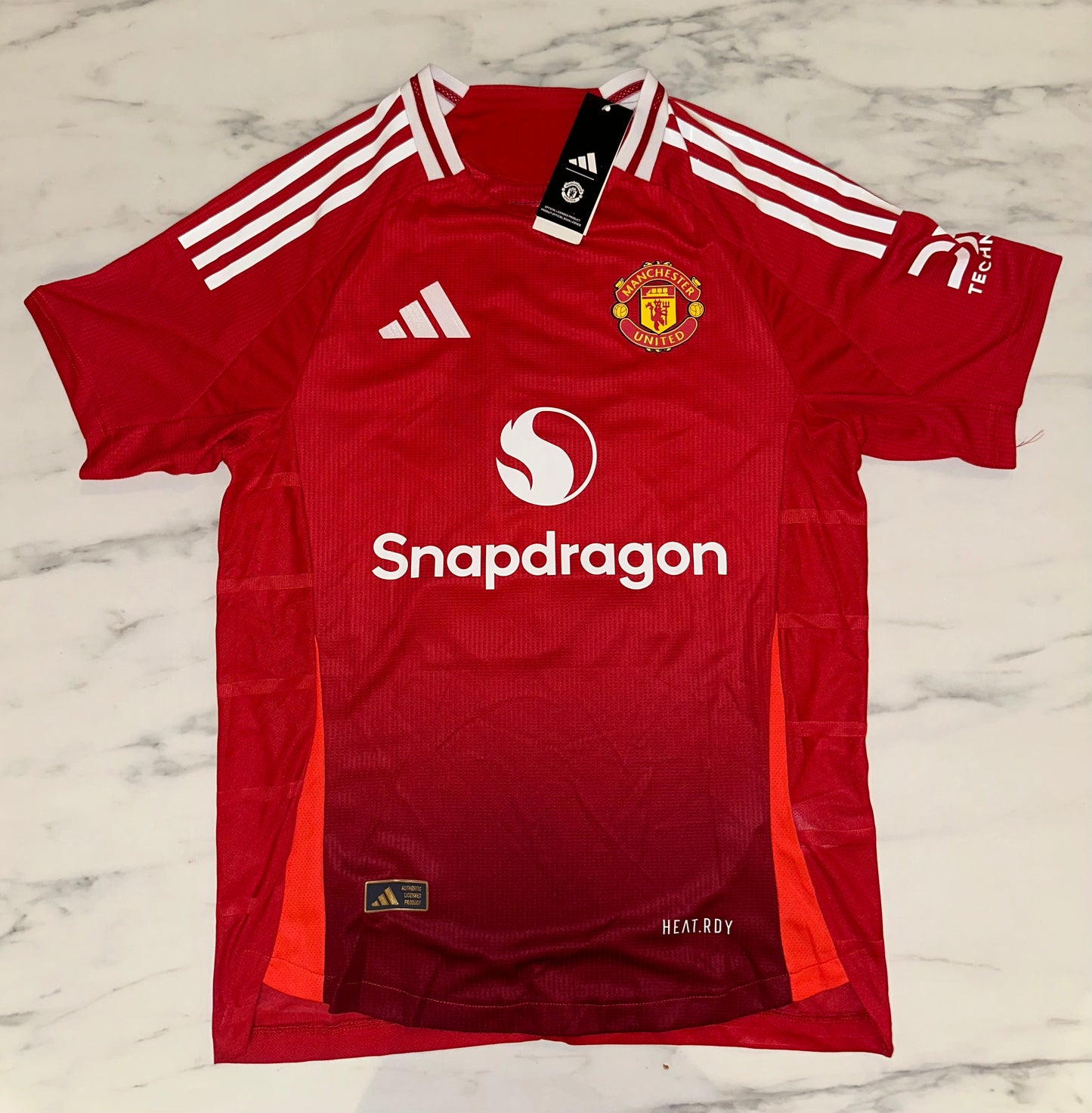Manchester United, Sezona 2024/2025, Domaći Dres - Bruno 8