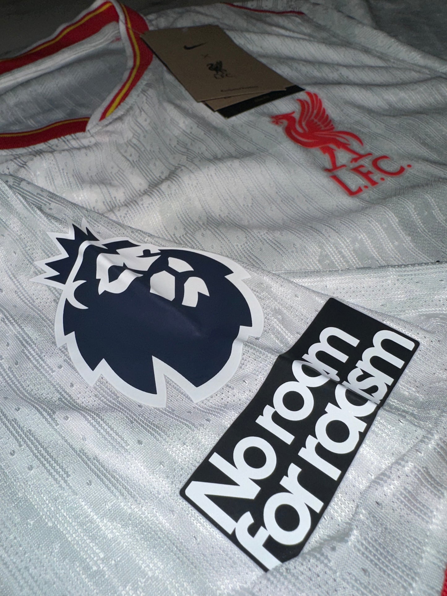Liverpool, Sezona 2024/2025, Treći Dres - Salah 11
