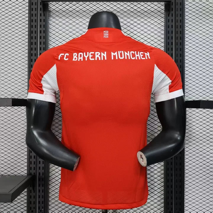 Bayern Münich, Sezona 2025/2026, Domaći Dres