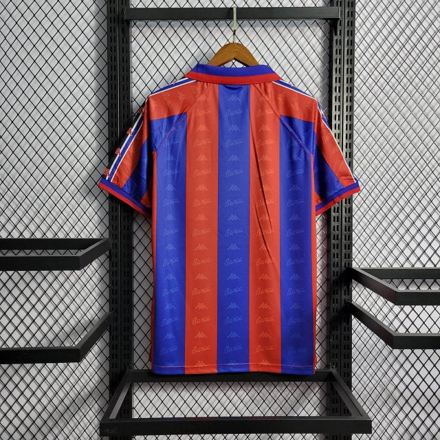 Barcelona, Sezona 1995/1997, Domaći Retro Dres.