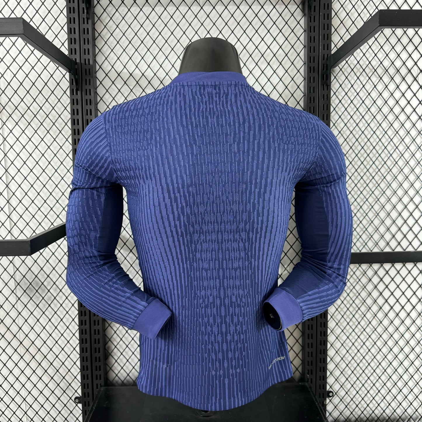 Atletico Madrid, Sezona 2025/2026, Gostujući Dres - Dugih Rukava