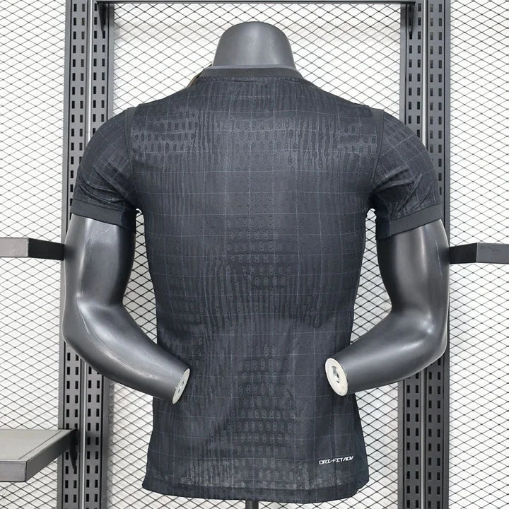 Tottenham, Sezona 2025/2026, Gostujući Dres