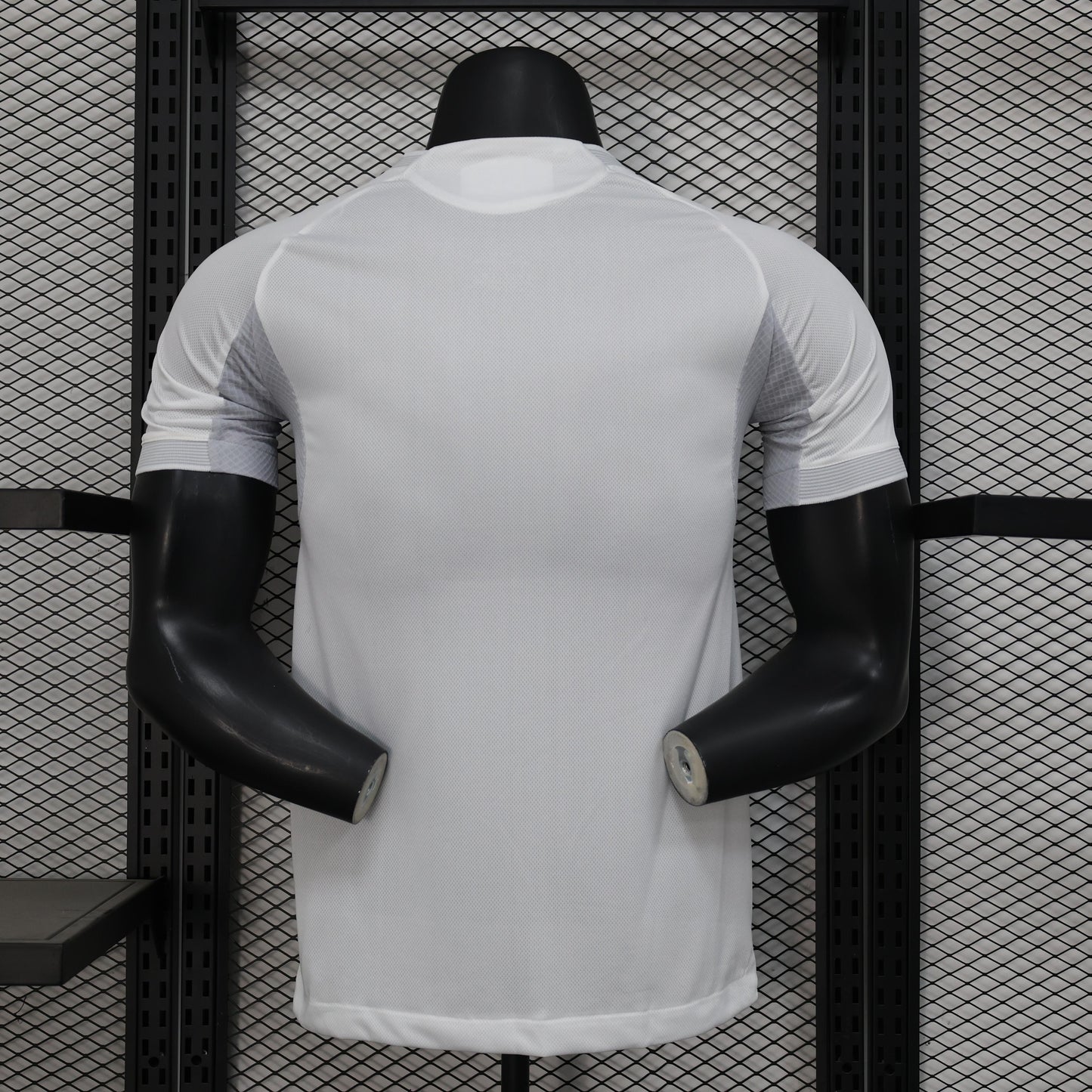 Real Madrid, Sezona 2025/2026, Domaći Dres