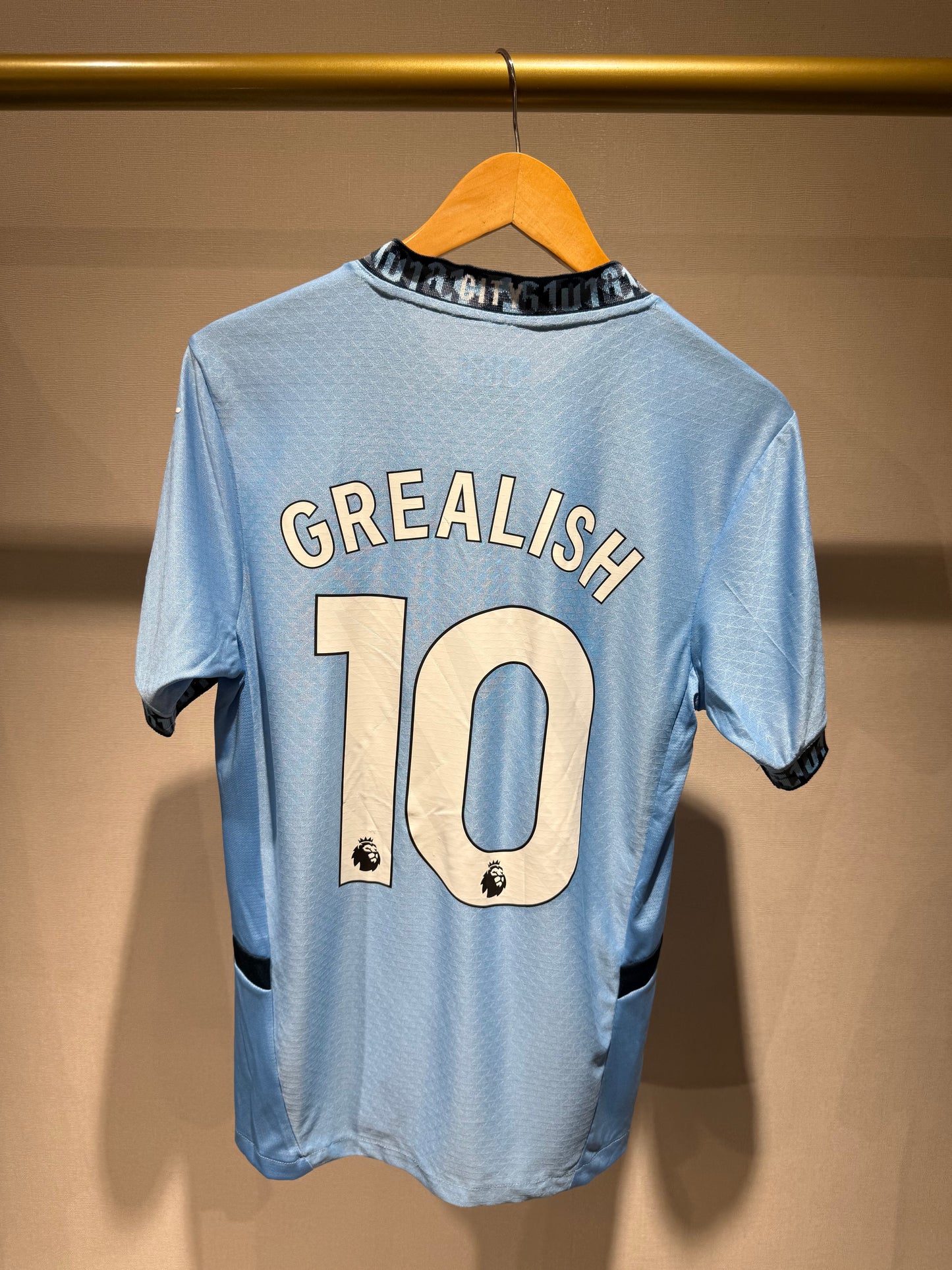 Manchester City, Sezona 2024/2025, Domaći Dres - Grealish 10