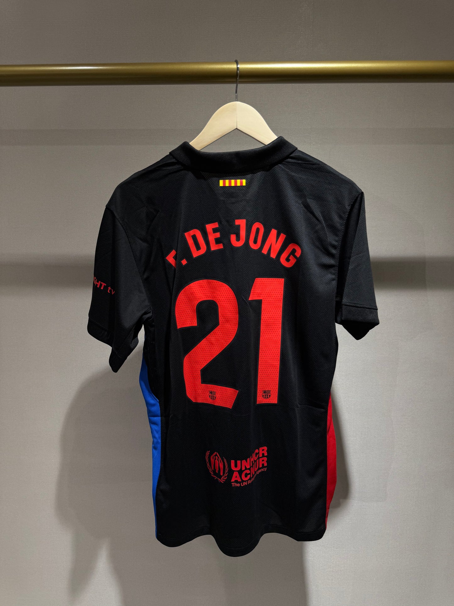 Barcelona, Sezona 2024/2025, Gostujući Dres - De Jong 21