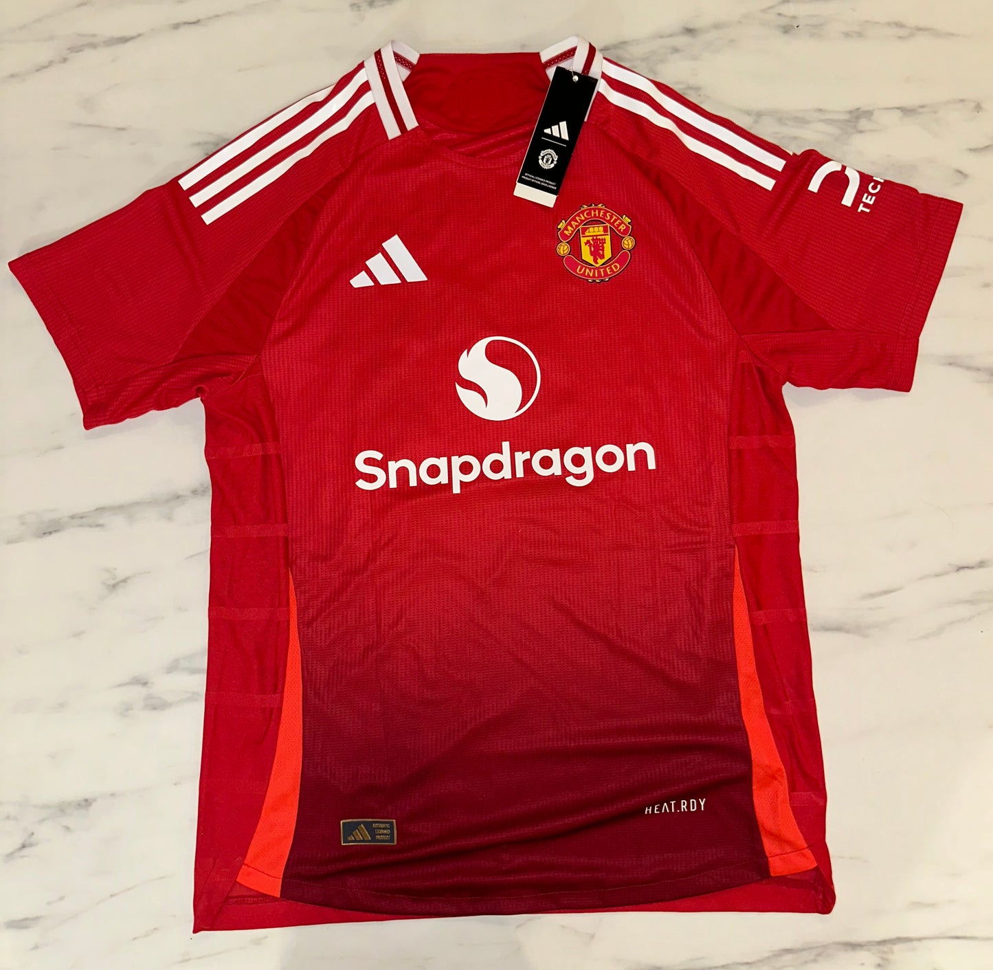Manchester United, Sezona 2024/2025, Domaći Dres - GARNACHO 17