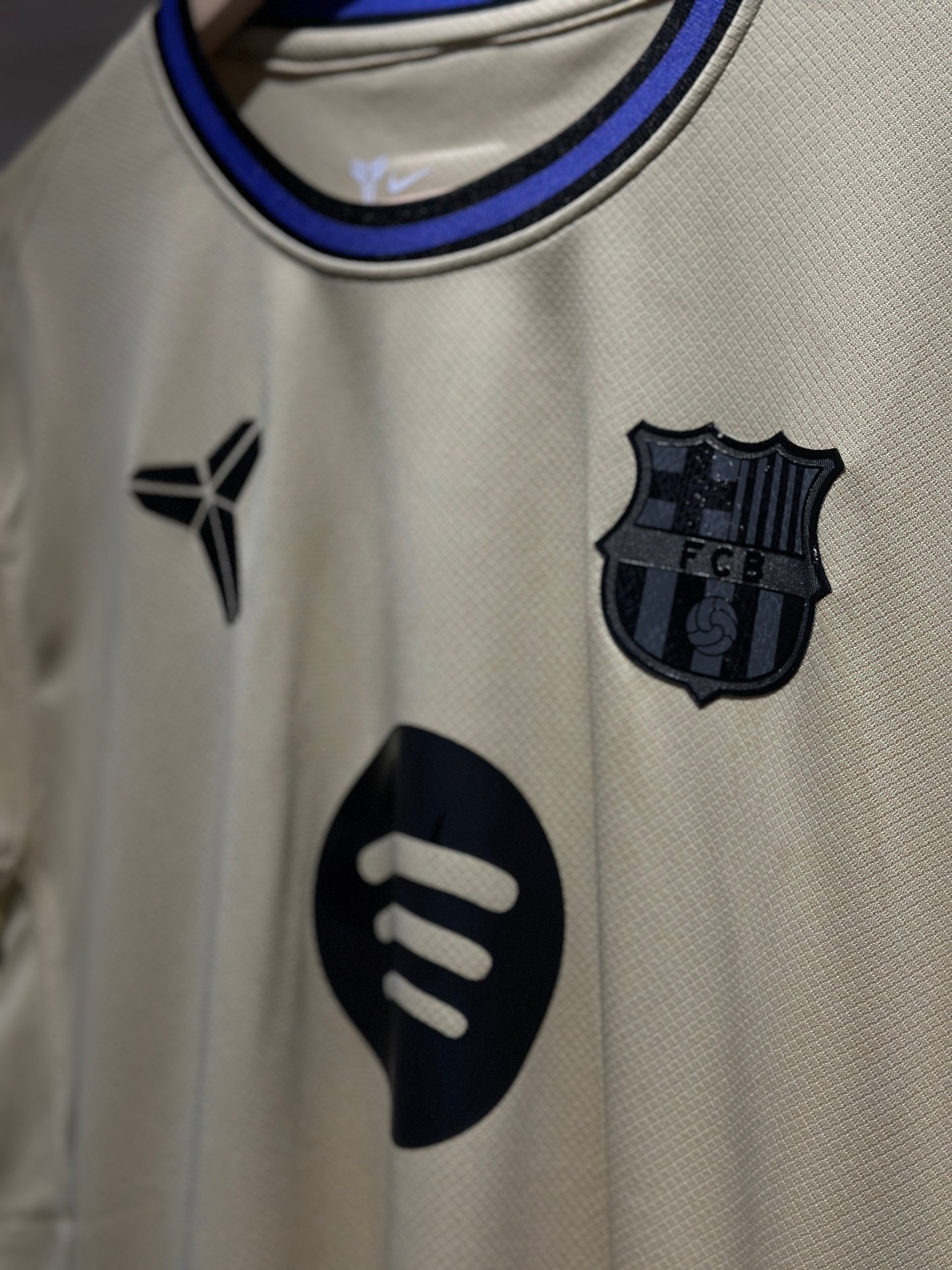 Barcelona, Sezona 2025/2026, Gostujući Dres