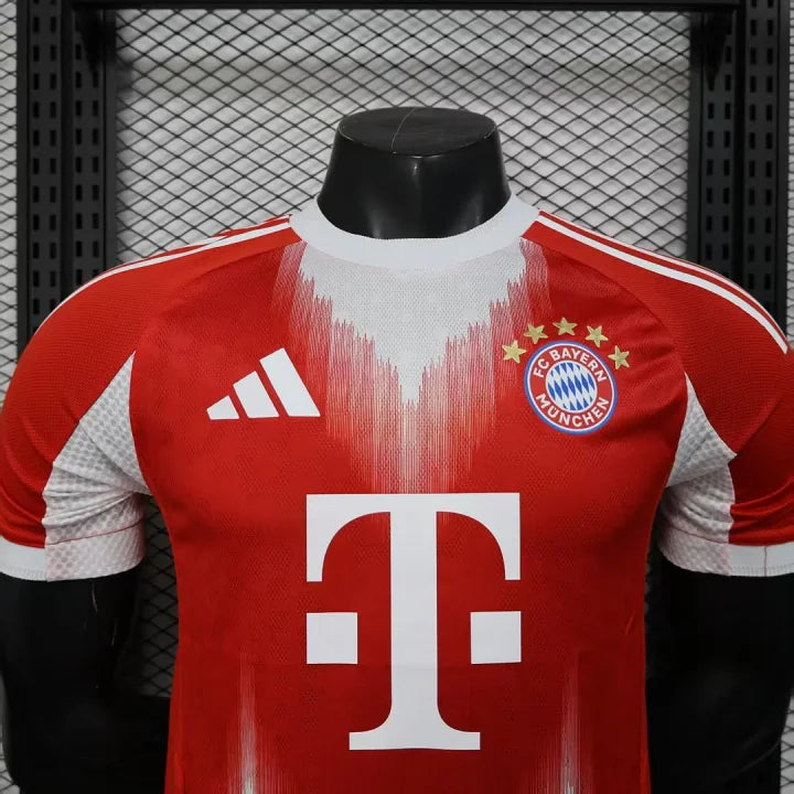Bayern Münich, Sezona 2025/2026, Domaći Dres