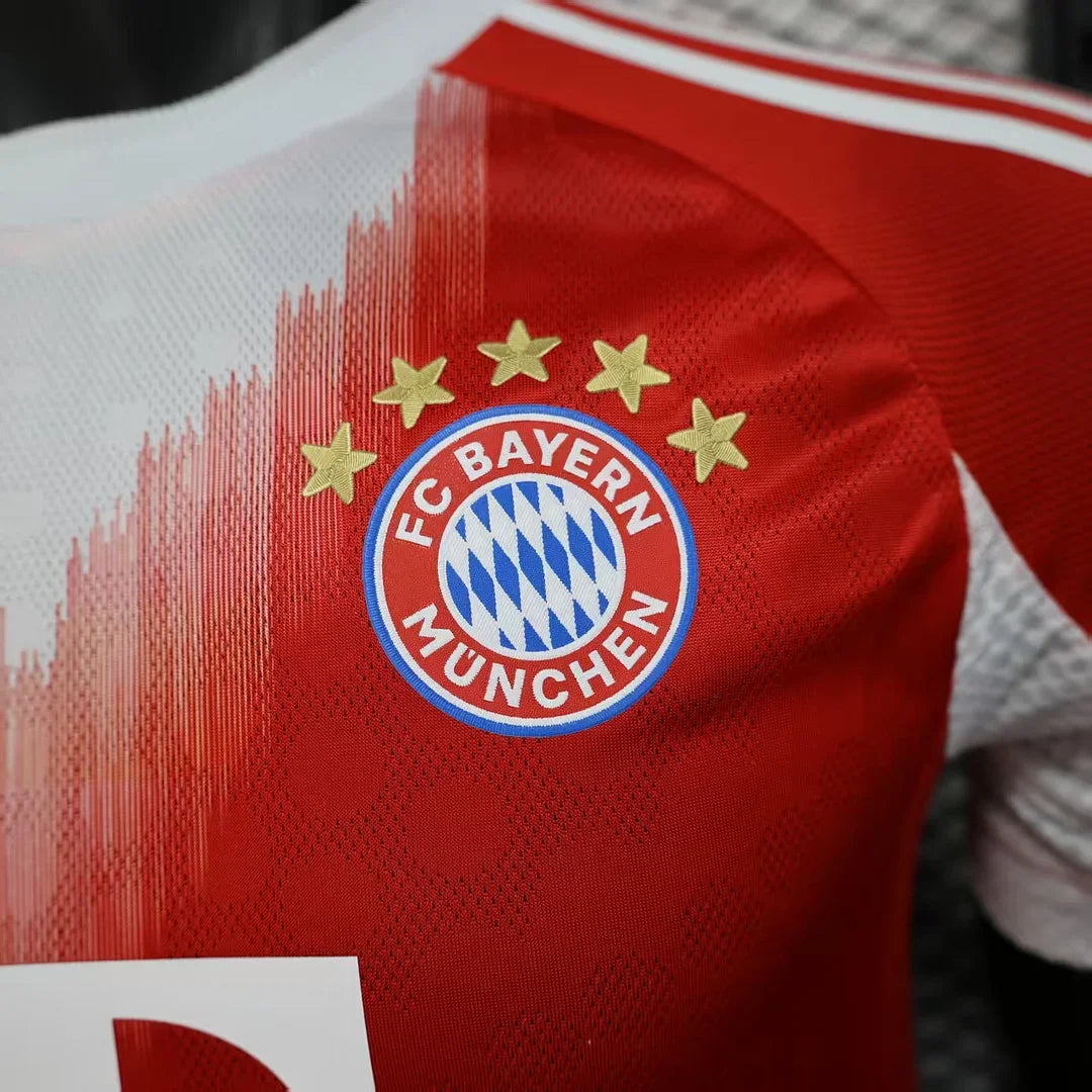 Bayern Münich, Sezona 2025/2026, Domaći Dres
