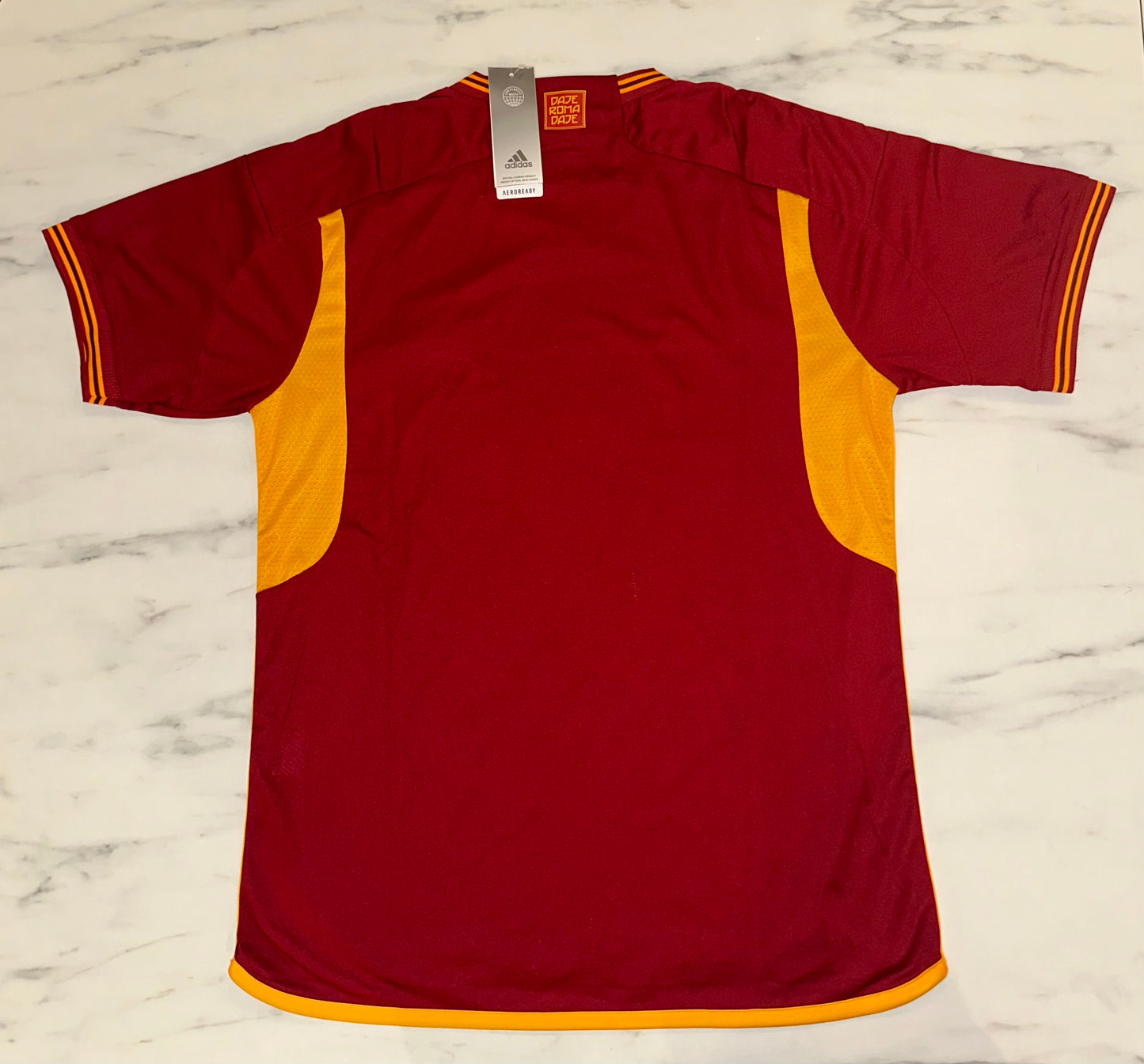 Roma, Sezona 2023/2024, Domaći Dres