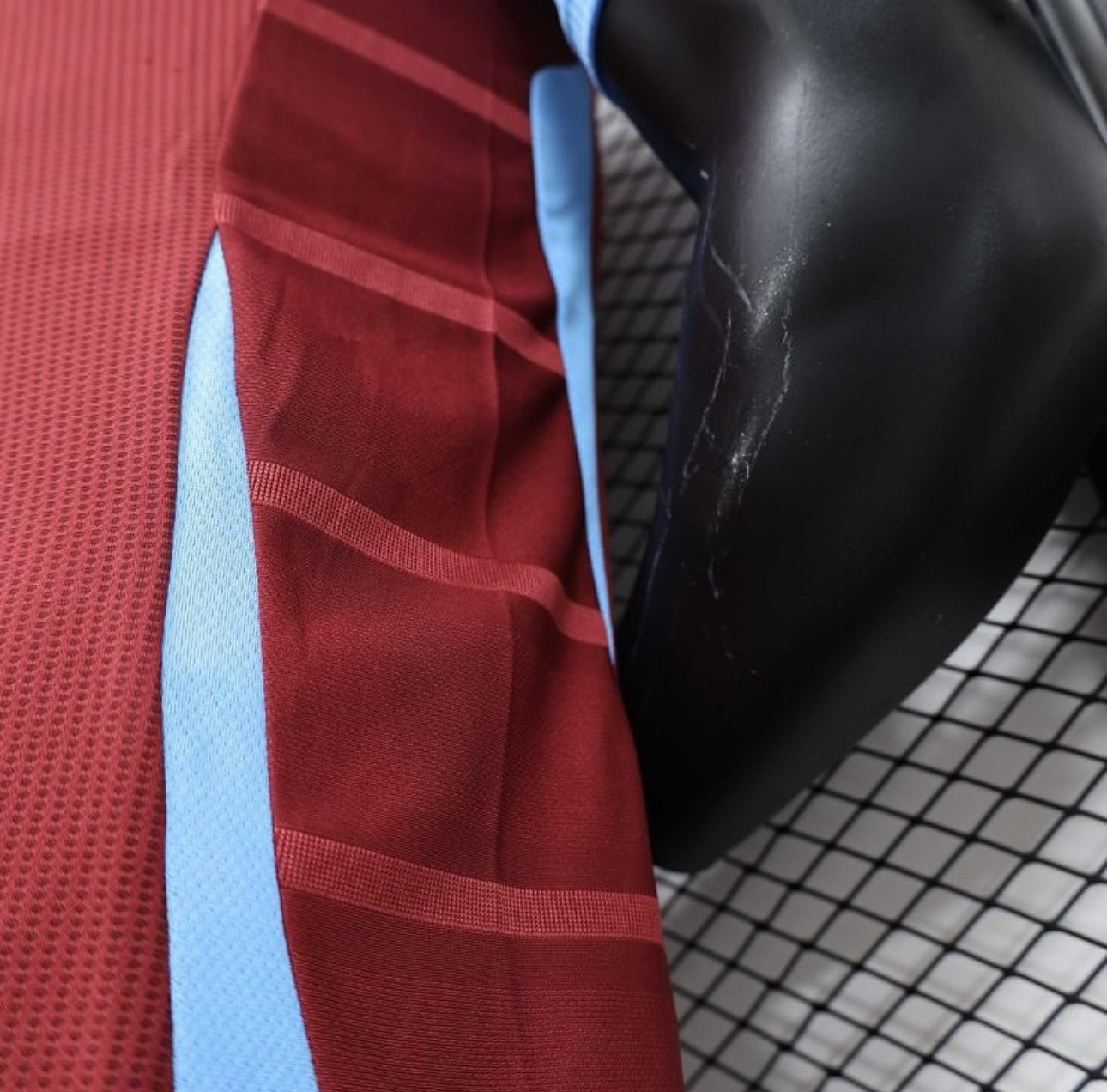 Aston Villa, Sezona 2024/2025, Domaći Dres