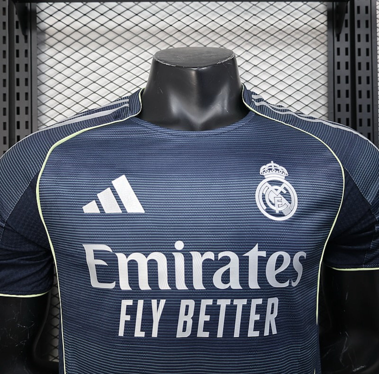 Real Madrid, Sezona 2025/2026, Gostujući Dres
