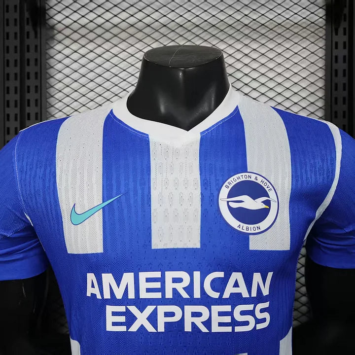 Brighton, Sezona 2025/2026, Domaći Dres