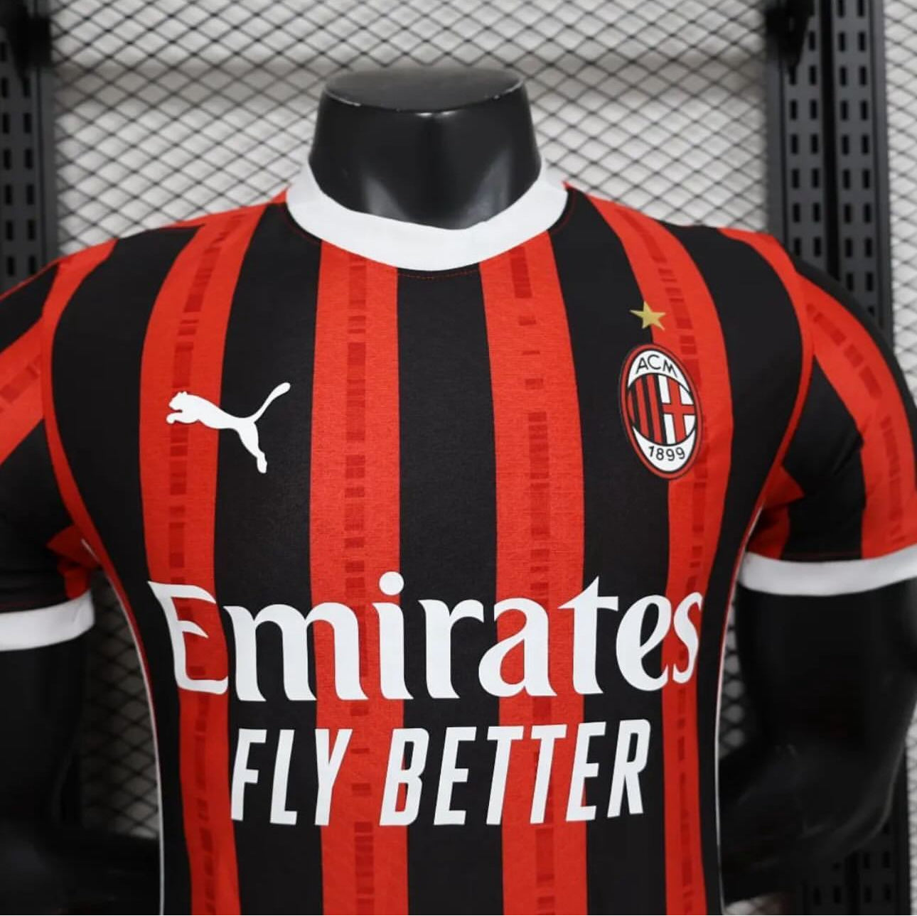 AC Milan, Sezona 2024/2025, Domaći Dres.