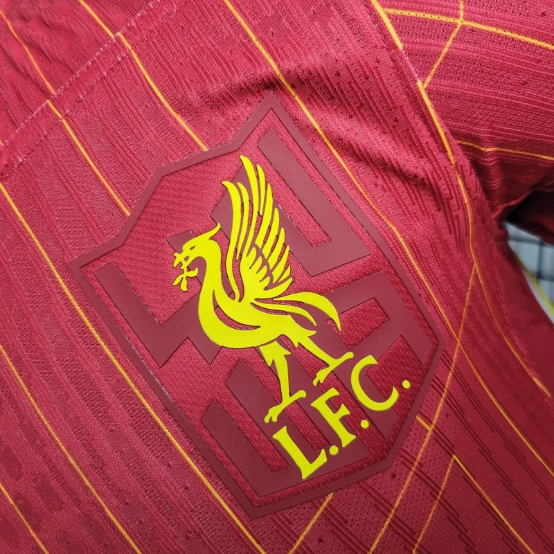 Liverpool, Sezona 2024/2025, Domaći Dres