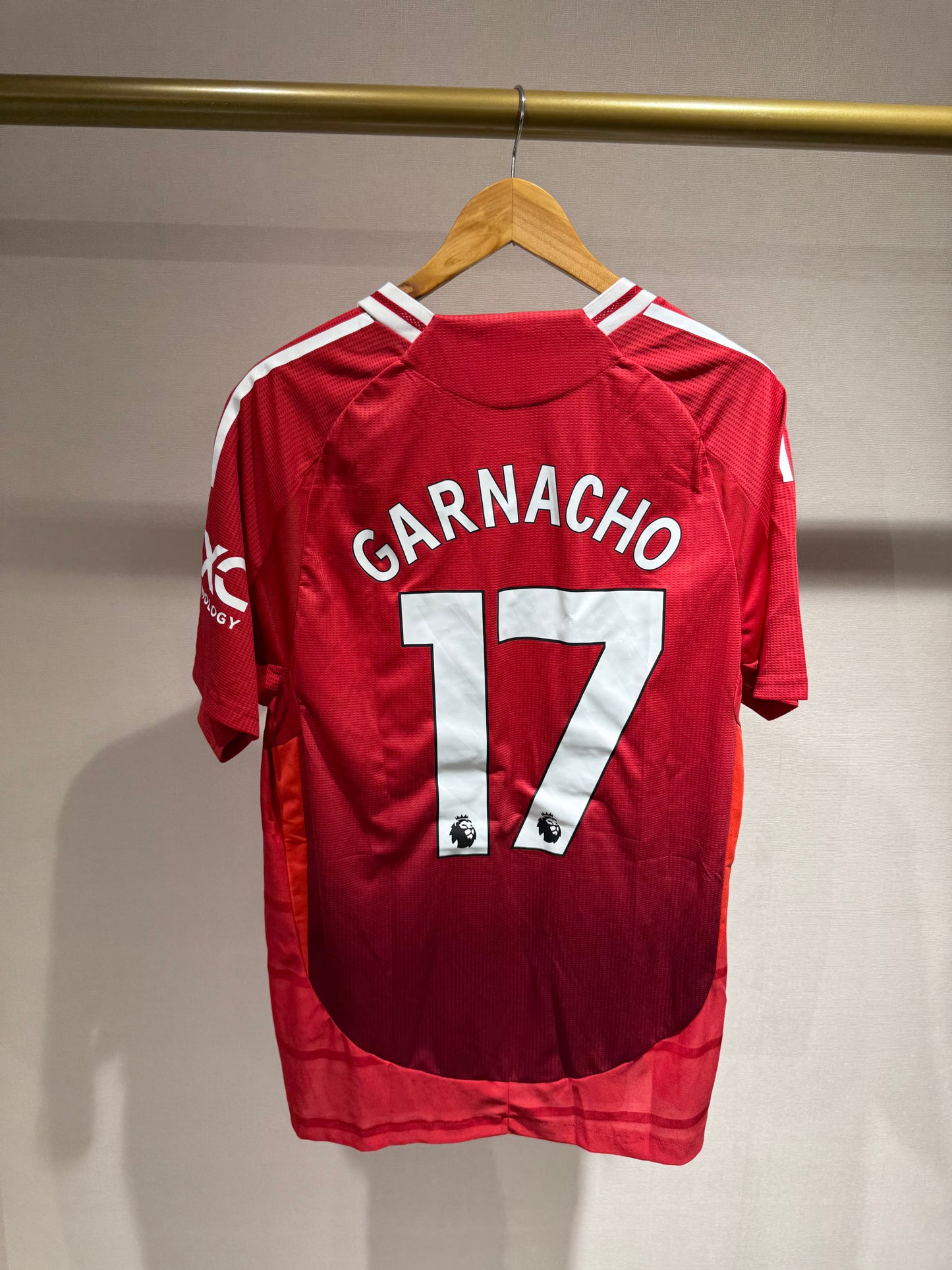 Manchester United, Sezona 2024/2025, Domaći Dres - GARNACHO 17