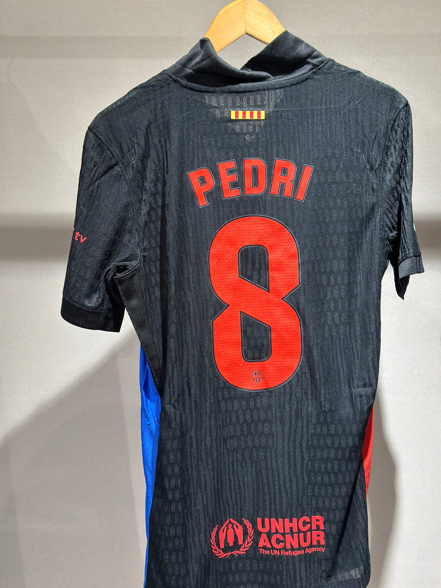 Barcelona, Sezona 2024/2025, Gostujući Dres - Pedri 8