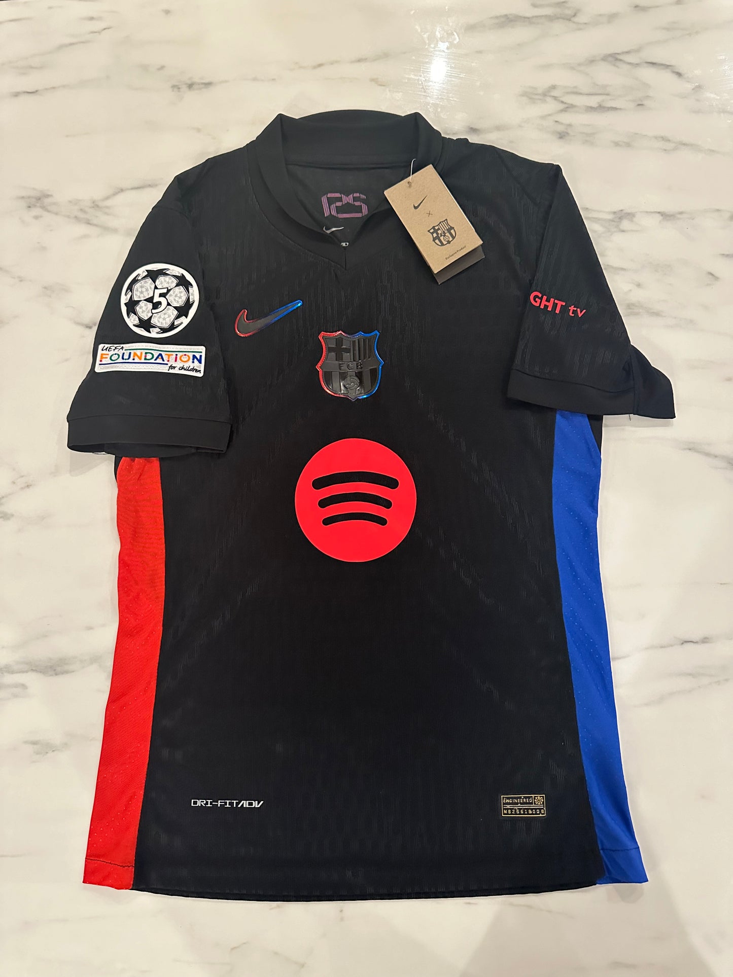 Barcelona, Sezona 2024/2025, Gostujući Dres
