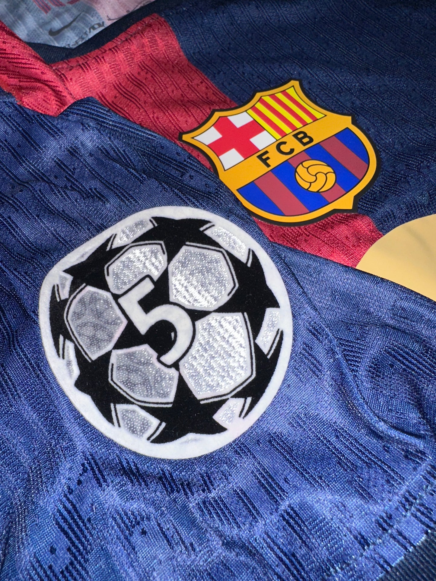 Barcelona, Sezona 2024/2025, Domaći Dres