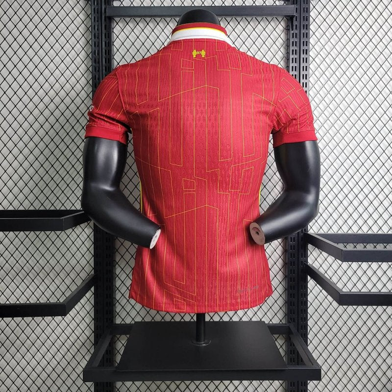 Liverpool, Sezona 2024/2025, Domaći Dres