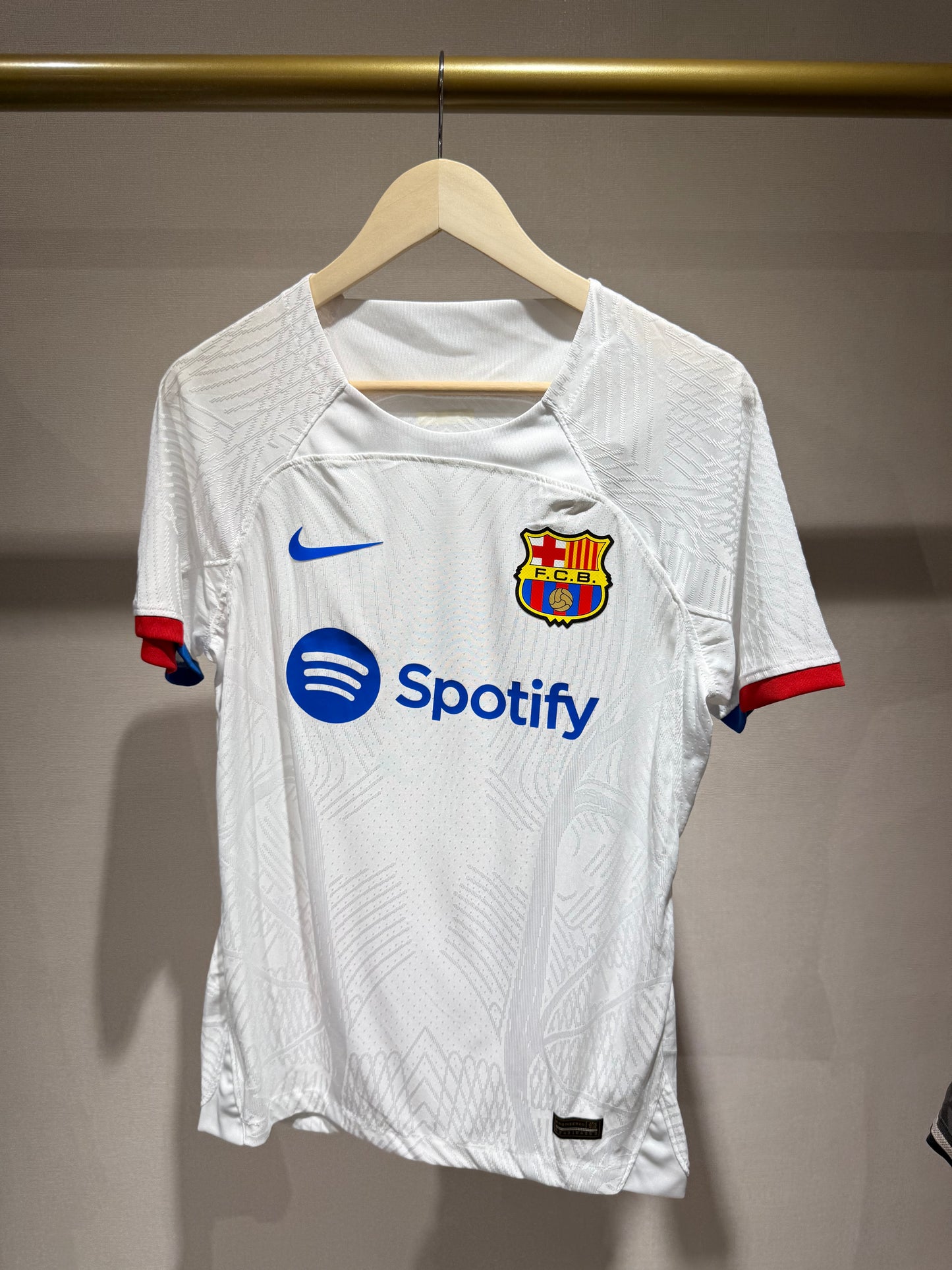 Barcelona, Sezona 2023/2024, Gostujući Dres