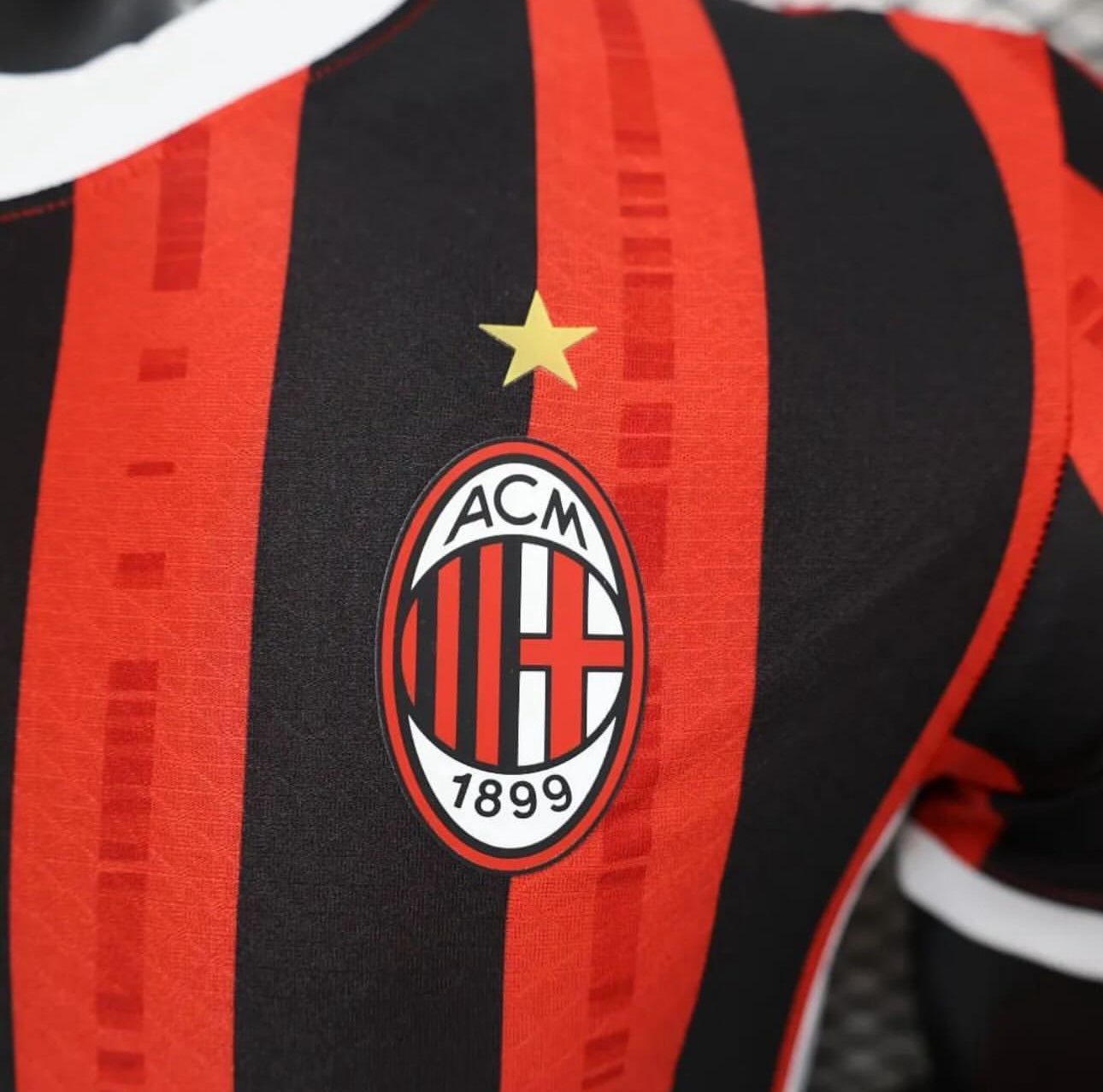 AC Milan, Sezona 2024/2025, Domaći Dres.