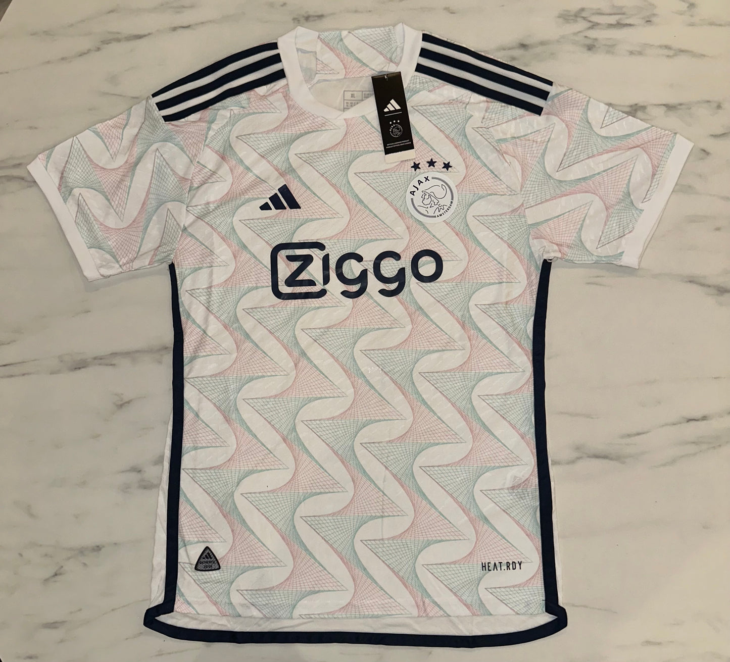 Ajax, Sezona 2023/2024, Gostujući Dres