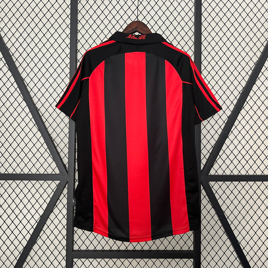 AC Milan, Sezona 2001/2002, Domaći Retro Dres.