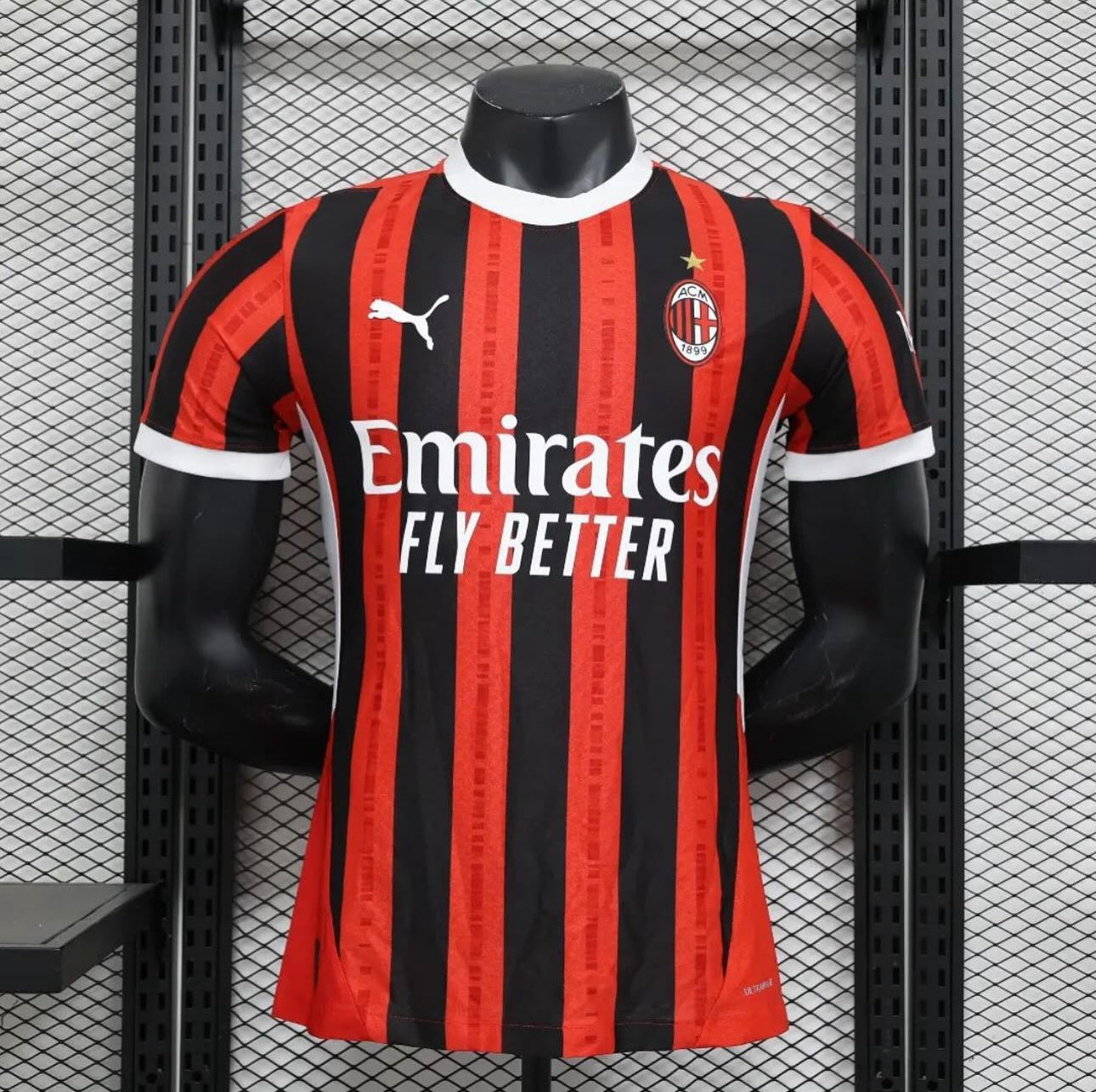 AC Milan, Sezona 2024/2025, Domaći Dres.
