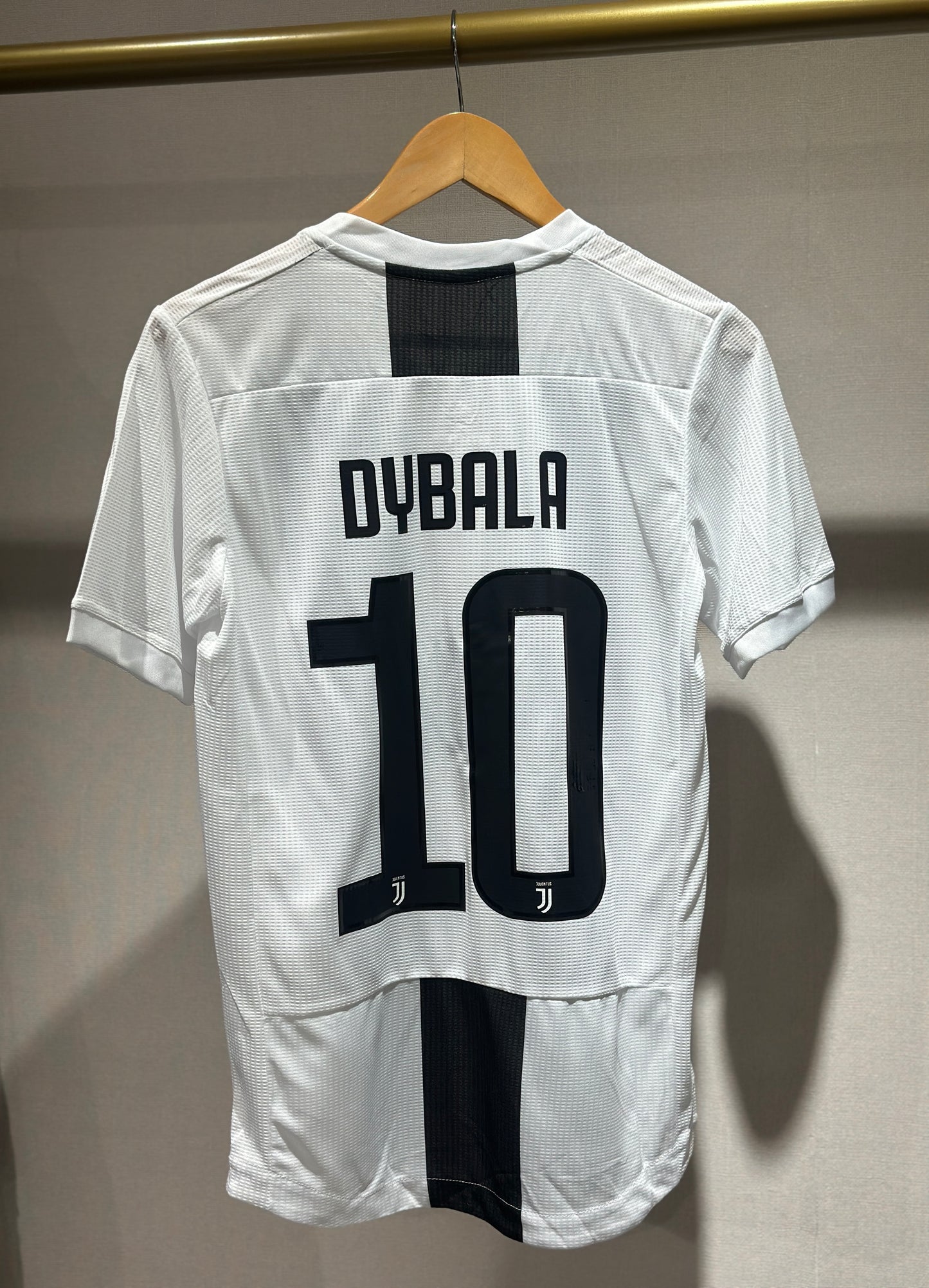 Juventus, Sezona 2018/2019, Retro Domaći Dres - DYBALA 10