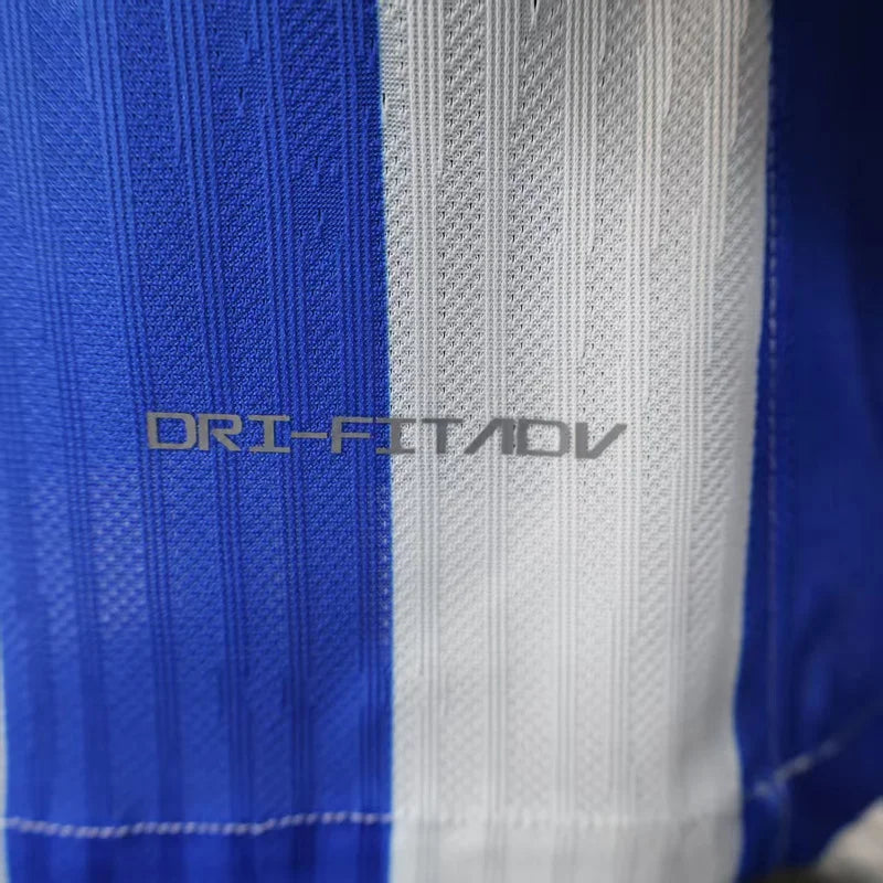 Brighton, Sezona 2025/2026, Domaći Dres