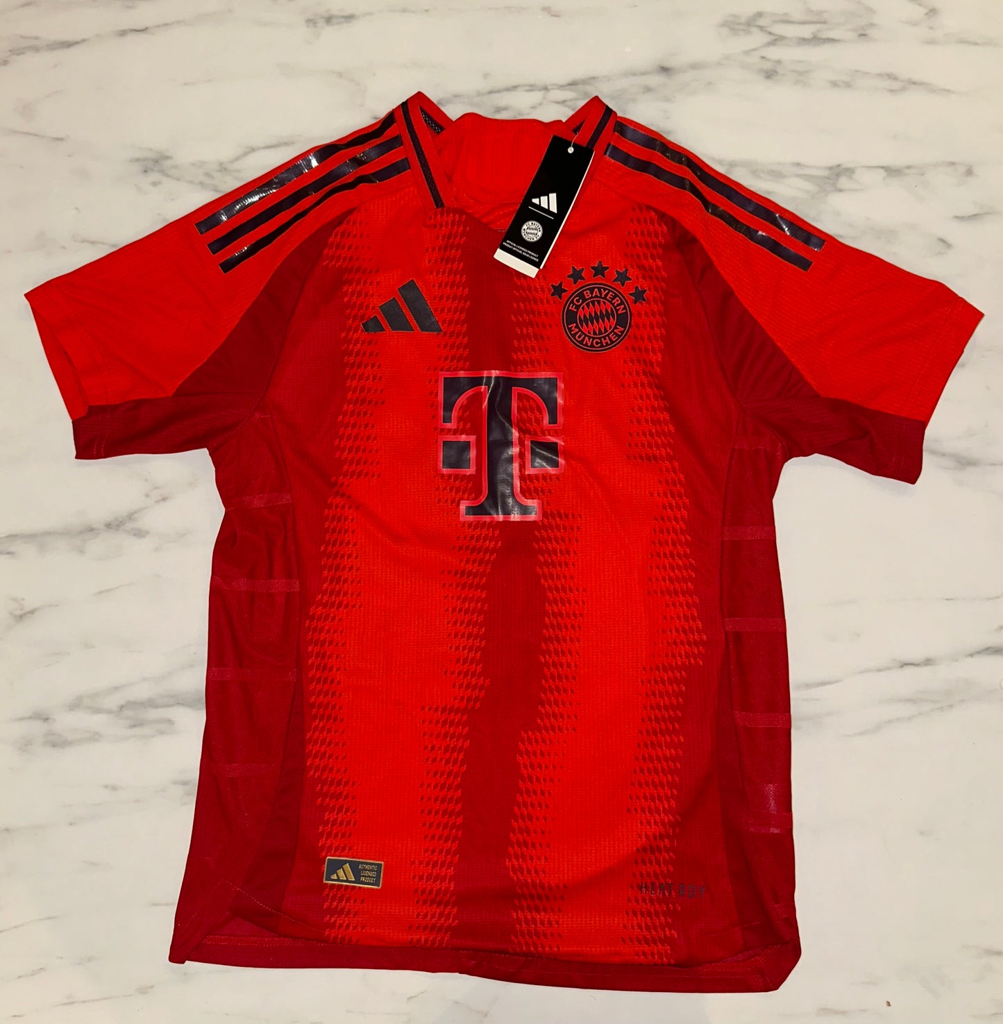 Bayern Münich, Sezona 2024/2025, Domaći Dres - Musiala 42