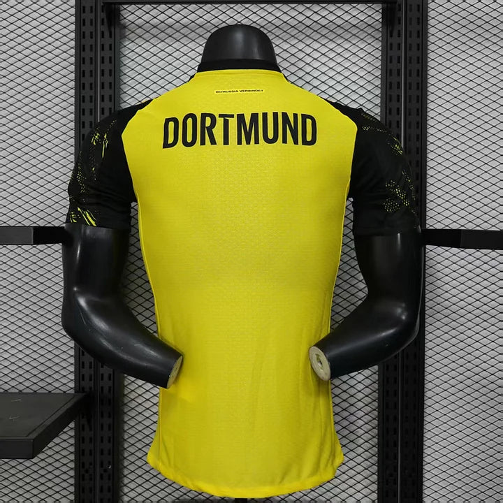 Borussia Dortmund, Sezona 2025/2026, Domaći Dres