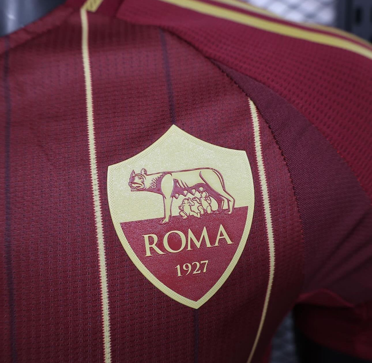Roma, Sezona 2024/2025, Domaći Dres