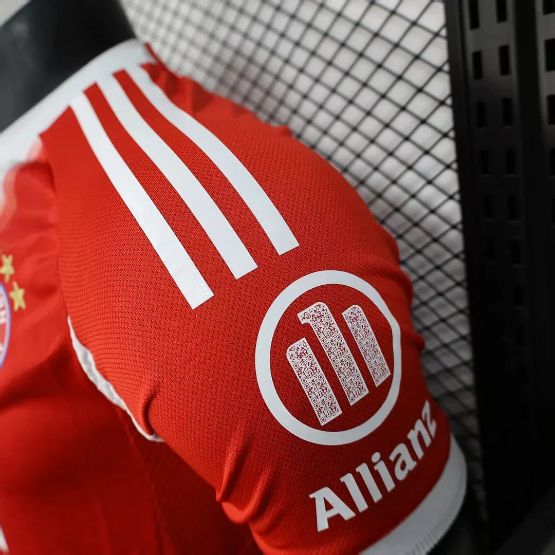 Bayern Münich, Sezona 2025/2026, Domaći Dres