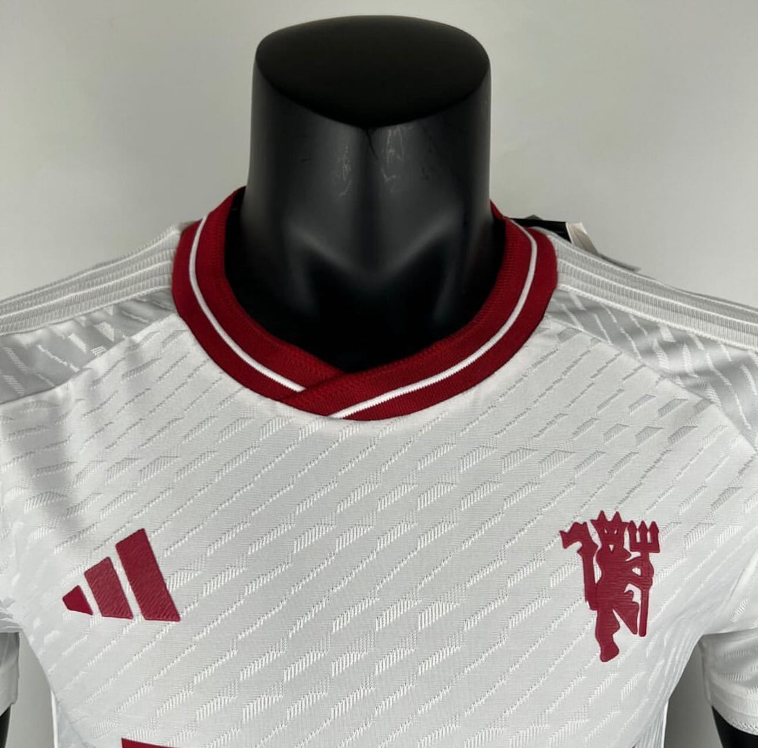 Manchester United, Sezona 2023/2024, Treći Dres