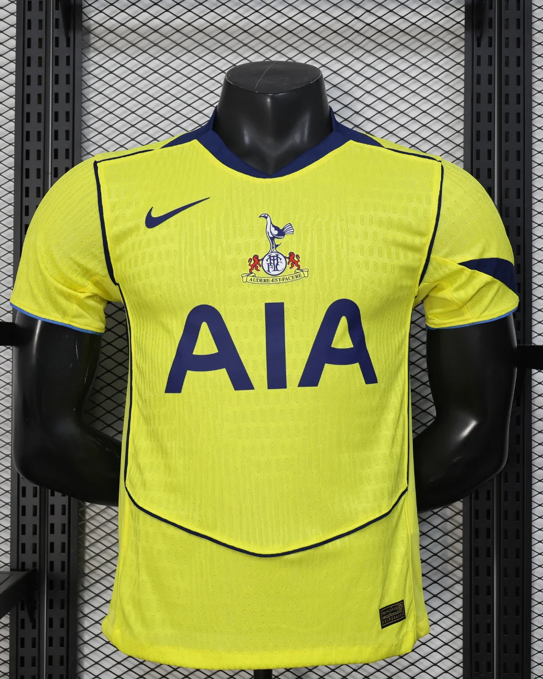 Tottenham, Sezona 2025/2026, Treći Dres