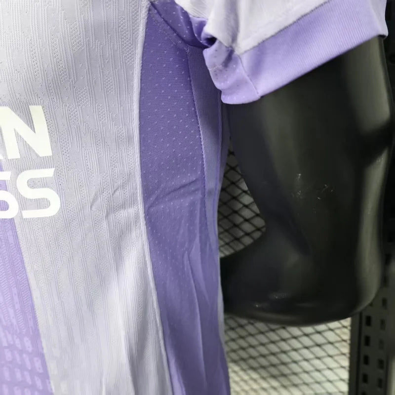 Brighton, Sezona 2025/2026, Gostujući Dres