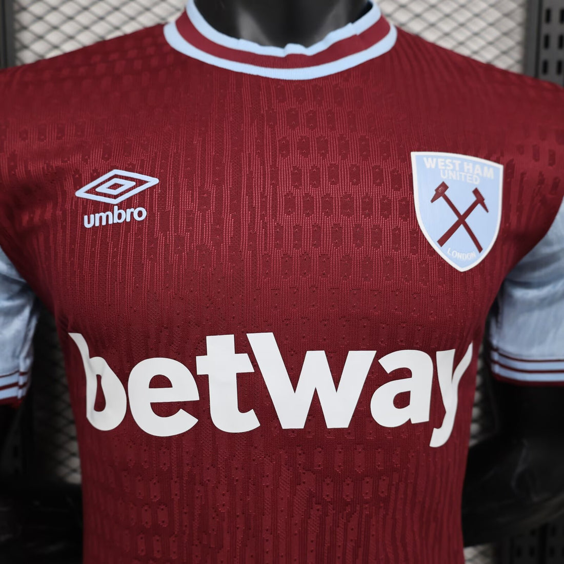 Westham, Sezona 2024/2025, Domaći Dres