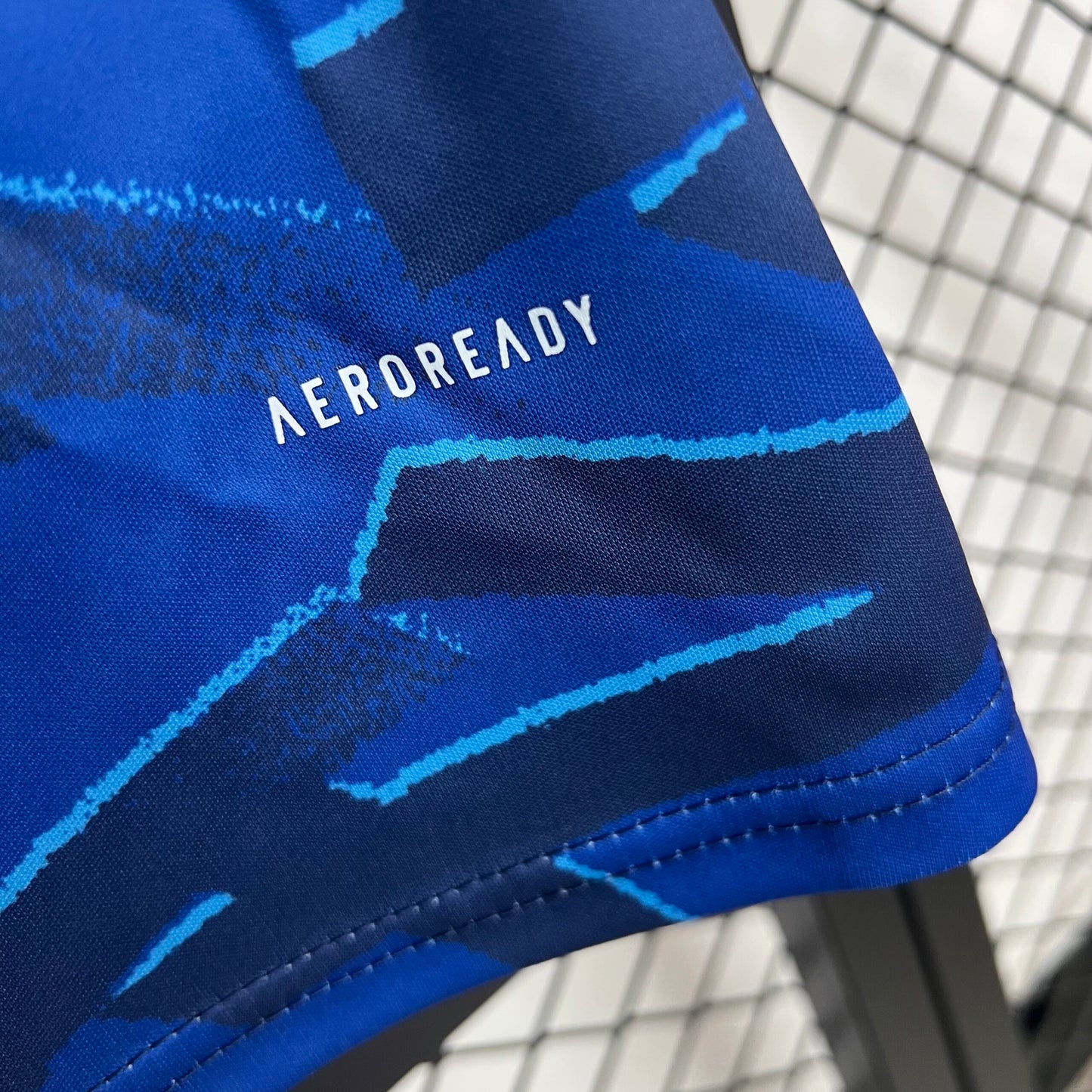 Schalke, Sezona 2025/2026, Domaći Dres