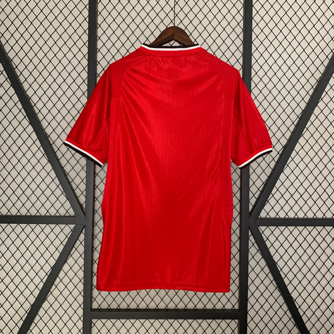 Manchester United , Sezona 2000/2002, Domaći Retro Dres.