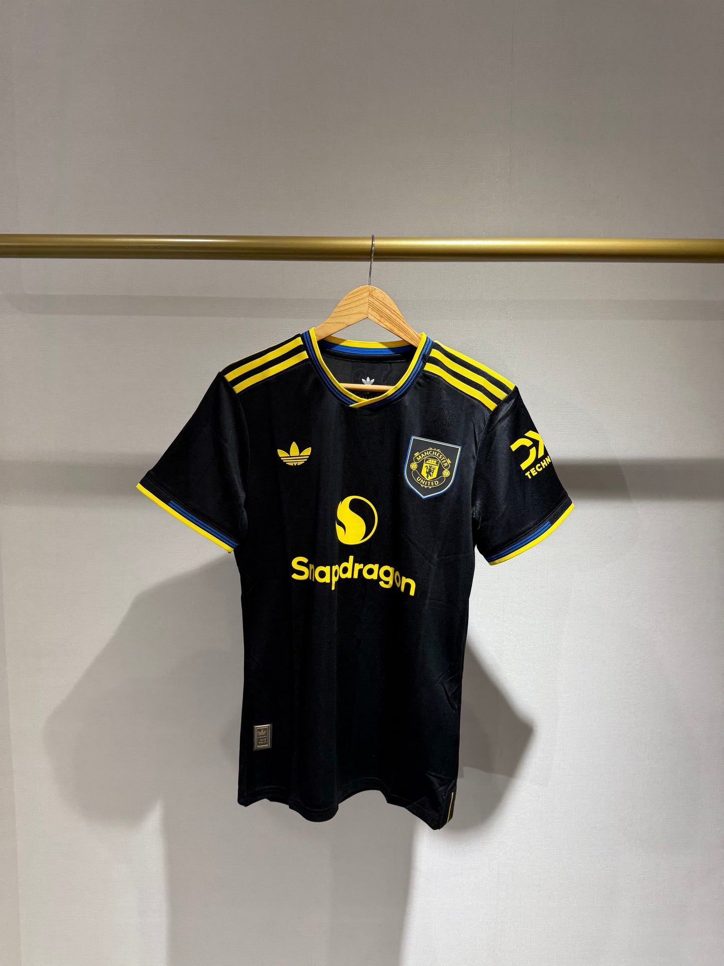 Manchester United, Sezona 2025/2026, Treći Dres