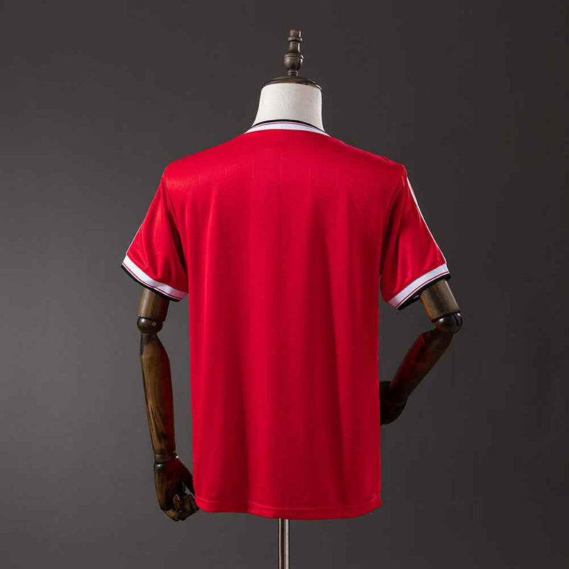 Manchester United domaći dres 1983/84